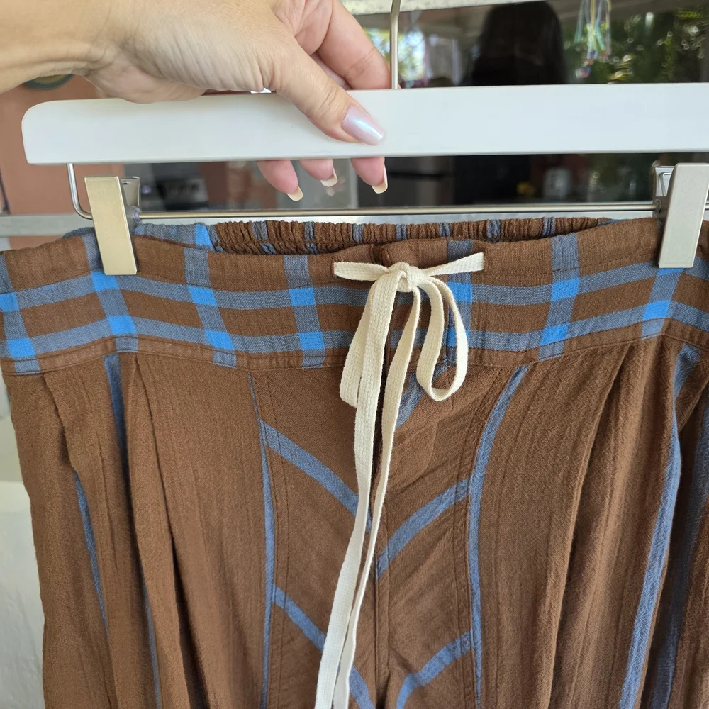 Loose-Fit Blue Button-Up Shirt and Brown Wide-Leg Pants Set - Picture 9 of 12